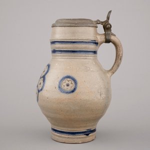 Two globular Westerwald stoneware jugs in blue and incised, one with pewter lid, 17th C. — photo 3