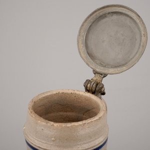 Two globular Westerwald stoneware jugs in blue and incised, one with pewter lid, 17th C. — photo 7