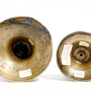 Two gothic bronze candlesticks, Low Countries, 15/16th C. — 照片 5