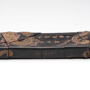 Two imperial Chinese 'Dragon' ink cakes, Xuande, Qianlong and Yang Xing Dian 養性殿 mark, one dated 1771, 18th C. — photo 11