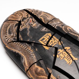 Two imperial Chinese 'Dragon' ink cakes, Xuande, Qianlong and Yang Xing Dian 養性殿 mark, one dated 1771, 18th C. — photo 3