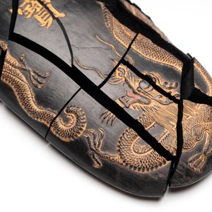 Two imperial Chinese 'Dragon' ink cakes, Xuande, Qianlong and Yang Xing Dian 養性殿 mark, one dated 1771, 18th C. — photo 4