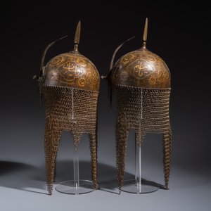   Two Indo-Persian gold-damascened steel 'khula khud' helmets — foto 3
