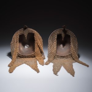   Two Indo-Persian gold-damascened steel 'khula khud' helmets — foto 6