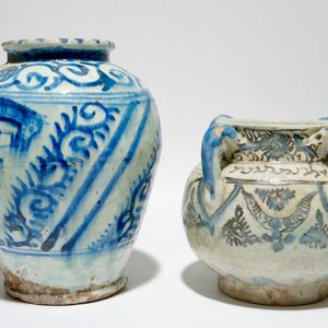 Two interesting Islamic fritware pottery vases, prob. Syria, 18th C. — photo 4
