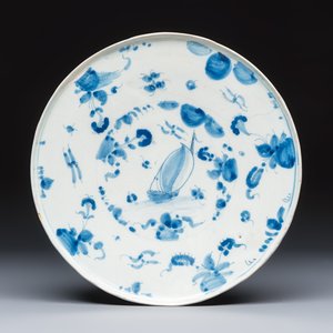 Two Italian blue and white maiolica tazzas — photo 2