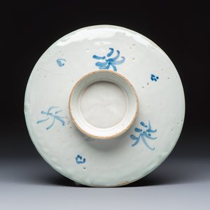 Two Italian blue and white maiolica tazzas — photo 3