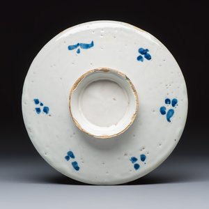 Two Italian blue and white maiolica tazzas — photo 5