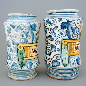 Two Italian maiolica albarelli, Montelupo, 17th C. — 照片 2