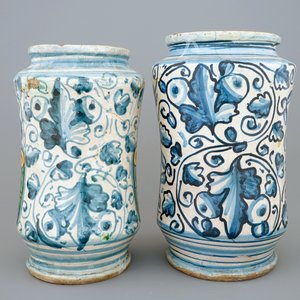 Two Italian maiolica albarelli, Montelupo, 17th C. — 照片 3