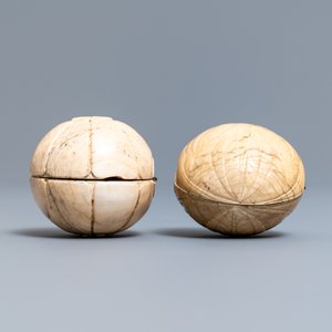 Two ivory diptych ball carvings, Dieppe, France, 18/19th C. — 照片 6