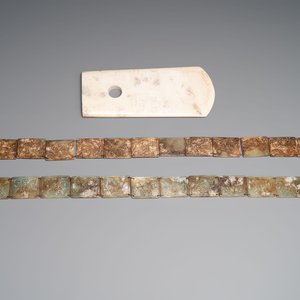 Two jade belts and a jade ritual axe, 20th C. — foto 1