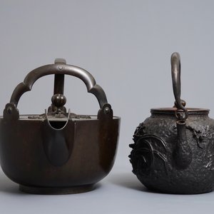 Two Japanese cast iron and bronze tetsubin kettles, Meiji, 19th C. — 照片 3