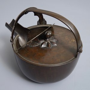 Two Japanese cast iron and bronze tetsubin kettles, Meiji, 19th C. — 照片 8