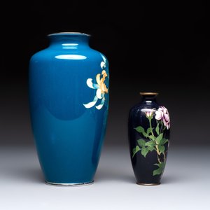 Two Japanese cloisonné vases with floral design, leaf mark and Tamura 田村 mark, Meiji/Shōwa, 19/20th C. — photo 5