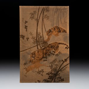 Two Japanese embroidered silk panels with hunting tigers and lions, Meiji, 19th C. — photo 2