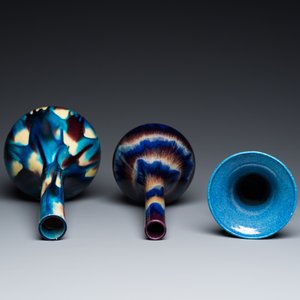 Two Japanese flambé-glazed Awaji bottle vases and a Chinese robin's egg-glazed vase, 19/20th C. — photo 6