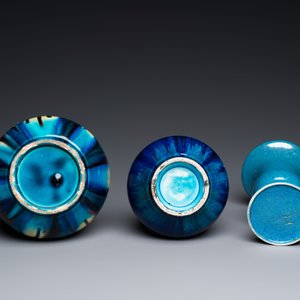 Two Japanese flambé-glazed Awaji bottle vases and a Chinese robin's egg-glazed vase, 19/20th C. — photo 7