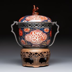 Two Japanese Imari covered bowls, one mounted in silver and wood and the other with gilt-bronze mounts, Meiji, 19th C. — photo 12