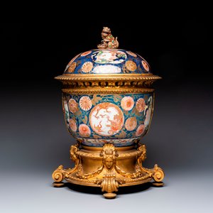 Two Japanese Imari covered bowls, one mounted in silver and wood and the other with gilt-bronze mounts, Meiji, 19th C. — photo 2