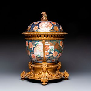 Two Japanese Imari covered bowls, one mounted in silver and wood and the other with gilt-bronze mounts, Meiji, 19th C. — photo 3