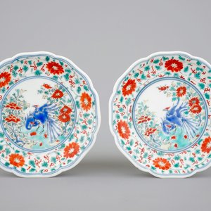 Two Japanese Kakiemon porcelain fluted saucer plates, 18th C. — photo 1