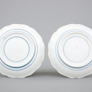 Two Japanese Kakiemon porcelain fluted saucer plates, 18th C. — photo 2