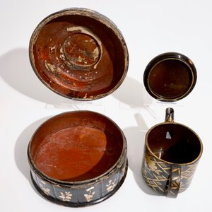 Two Japanese lacquer and mother of pearl boxes and a teapot, Meiji, 19/20th C. — photo 6