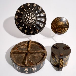 Two Japanese lacquer and mother of pearl boxes and a teapot, Meiji, 19/20th C. — photo 7