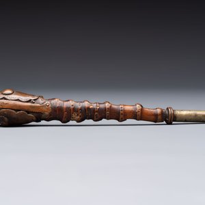 Two Japanese lacquer inro, a pipe and seven netsuke, some signed, Edo/Meiji, 18/19th C. — 照片 12