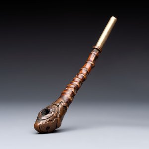 Two Japanese lacquer inro, a pipe and seven netsuke, some signed, Edo/Meiji, 18/19th C. — 照片 15