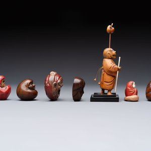 Two Japanese lacquer inro, a pipe and seven netsuke, some signed, Edo/Meiji, 18/19th C. — 照片 5