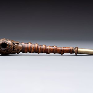 Two Japanese lacquer inro, a pipe and seven netsuke, some signed, Edo/Meiji, 18/19th C. — 照片 10