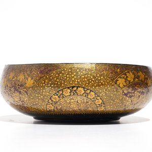 Two Kashmir painted papier mache boxes and a bowl, India, 19th C. — photo 3