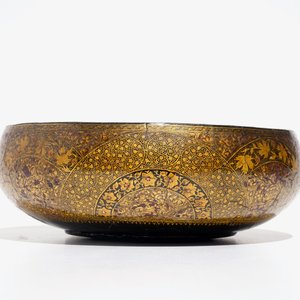 Two Kashmir painted papier mache boxes and a bowl, India, 19th C. — photo 4