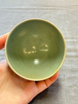 Two Korean celadon bowls with incised floral design, probably Goryeo/Joseon, 14/15th C. — 照片 11