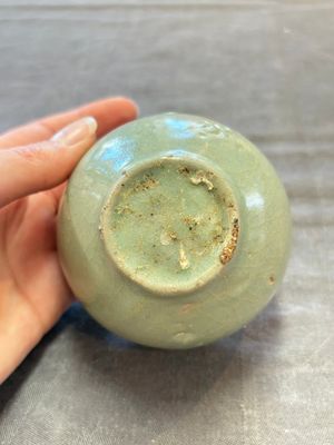 Two Korean celadon bowls with incised floral design, probably Goryeo/Joseon, 14/15th C. — 照片 12