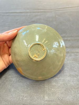 Two Korean celadon bowls with incised floral design, probably Goryeo/Joseon, 14/15th C. — 照片 6