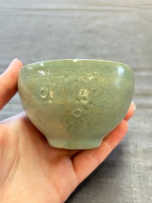 Two Korean celadon bowls with incised floral design, probably Goryeo/Joseon, 14/15th C. — 照片 7