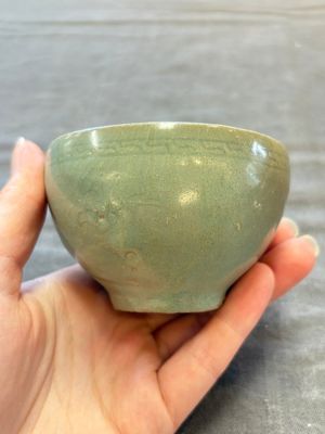 Two Korean celadon bowls with incised floral design, probably Goryeo/Joseon, 14/15th C. — 照片 9