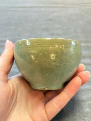 Two Korean celadon bowls with incised floral design, probably Goryeo/Joseon, 14/15th C. — 照片 10
