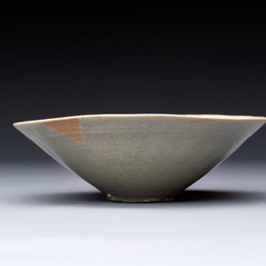 Two Korean celadon bowls with incised floral design, probably Goryeo/Joseon, 14/15th C. — 照片 4