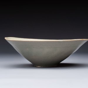 Two Korean celadon bowls with incised floral design, probably Goryeo/Joseon, 14/15th C. — 照片 5