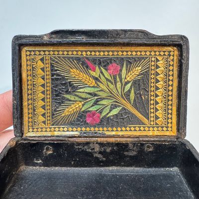 Two lacquered rectangular snuff boxes, Qajar and Ottoman Empire, 19th C. — 照片 29
