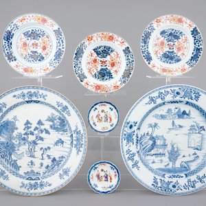 Two large blue and white dishes, 3 imari plates, two mandarin saucers, all 18th C. and two ducks, 19/20th C. — photo 2