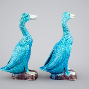 Two large blue and white dishes, 3 imari plates, two mandarin saucers, all 18th C. and two ducks, 19/20th C. — photo 4