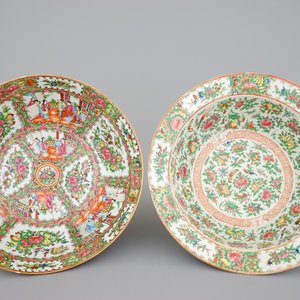 Two large Canton rose medallion bowls and a box with cover, 19th C. — 照片 2