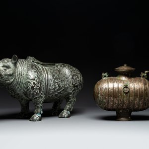 Two large Chinese archaistic bronze rhino- and melon-form vessels, 20th C. — foto 1