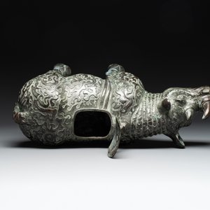 Two large Chinese archaistic bronze rhino- and melon-form vessels, 20th C. — foto 7