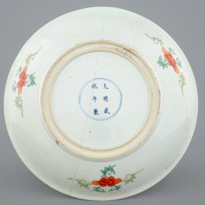 Two large Chinese blue and white and famille rose dishes, Kangxi and later — 照片 5